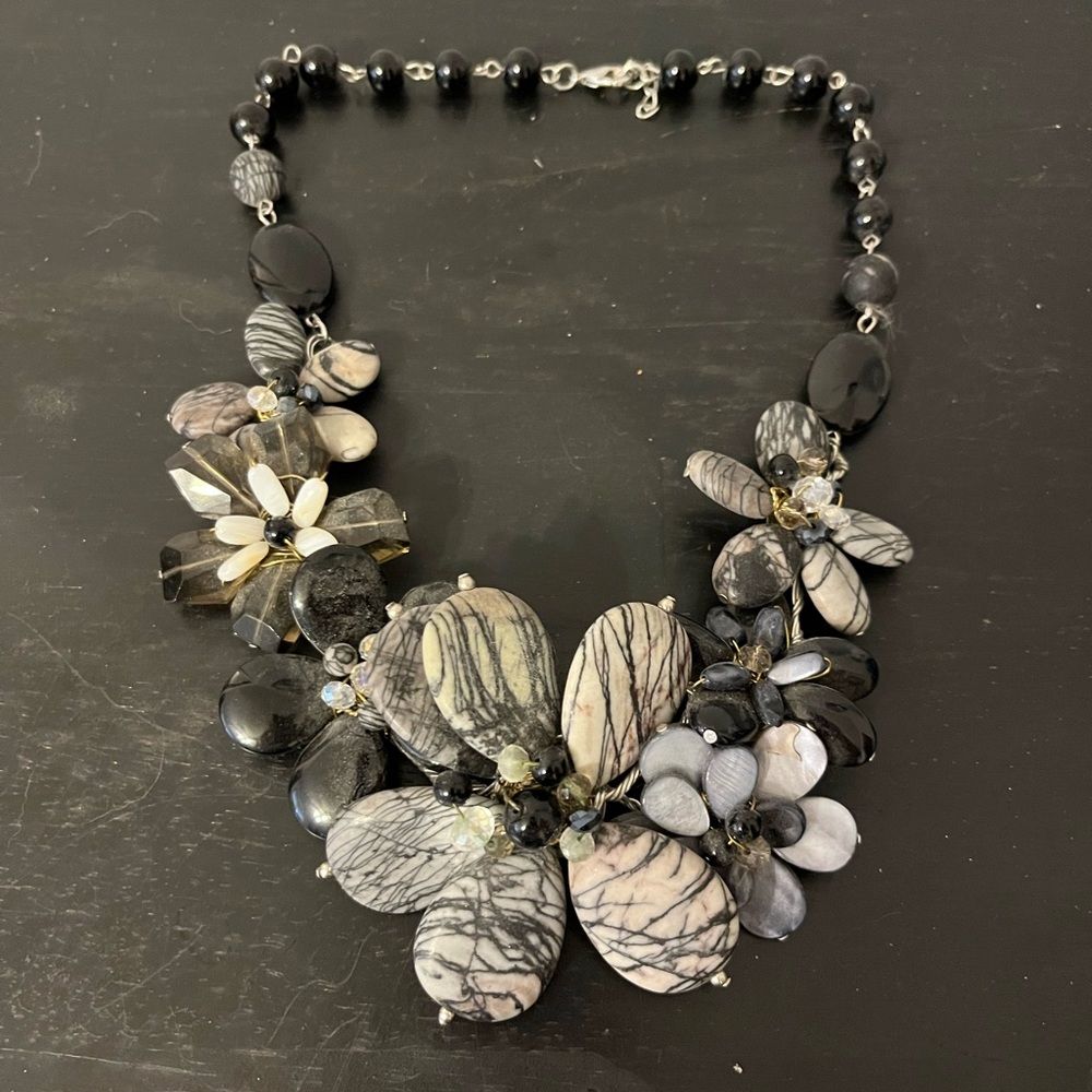 Stone flower necklace